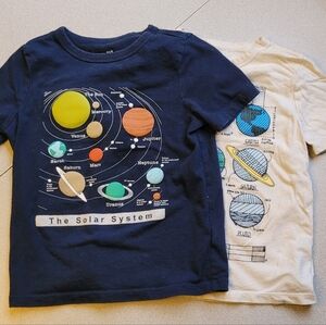 2 Gap Kids T-Shirts - Solar System - XS - 4T